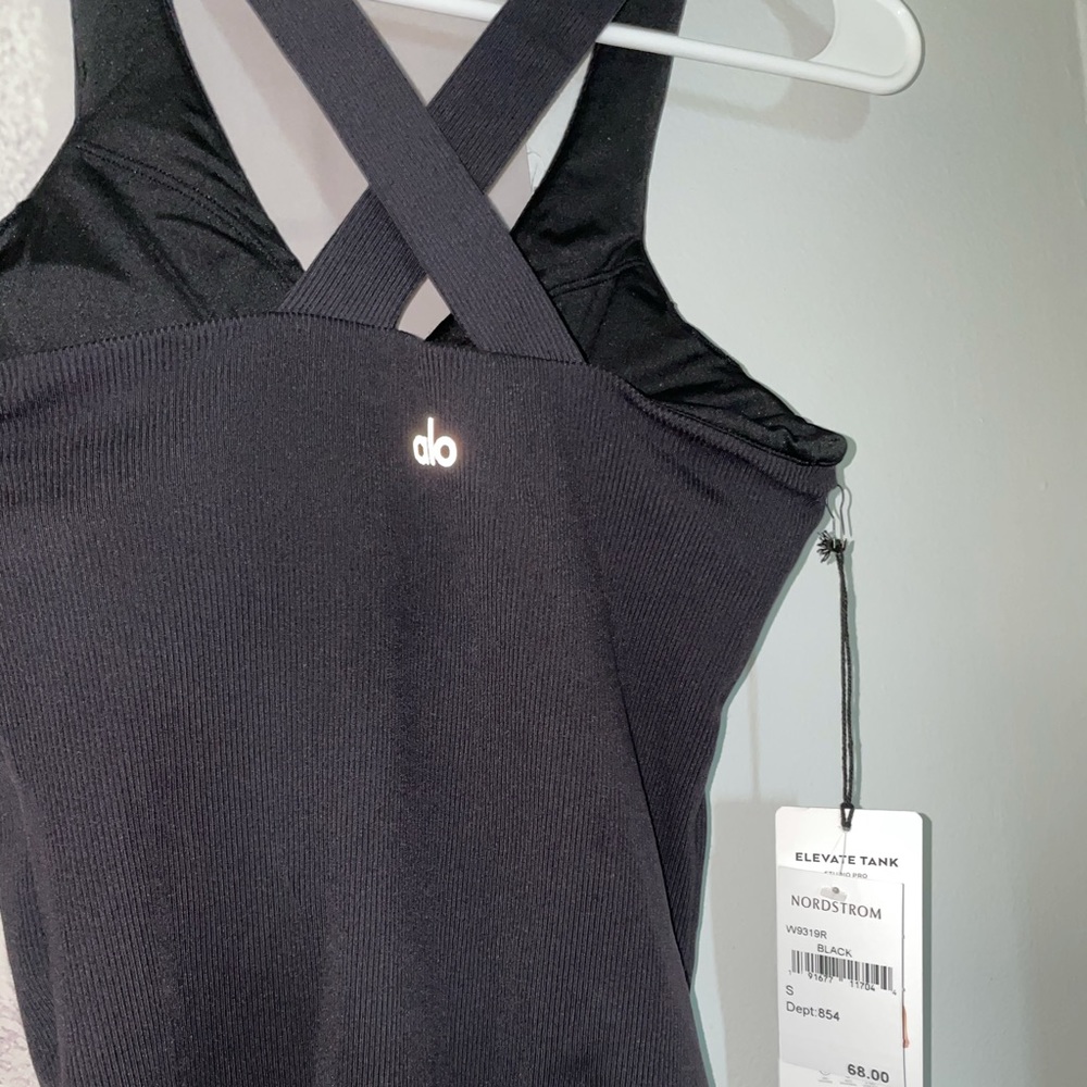 Alo Elevate rib tank